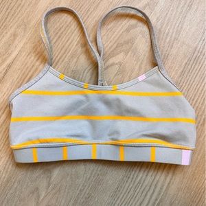 Lululemon sports bra Size 6!